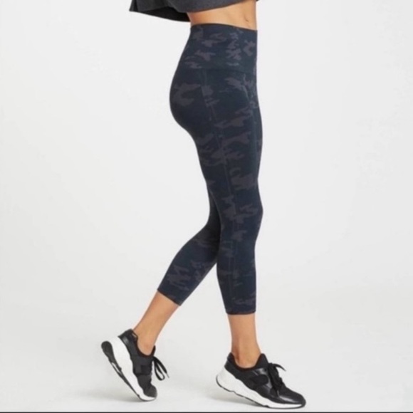 Spanx Look At Me Now Seamless Crop Leggings XL Black Camo - Picture 2 of 14